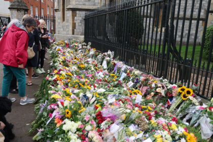 Rainha Elizabeth, o que será das flores armazenadas nos parques?