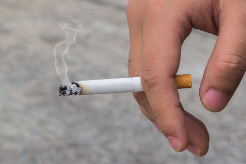 O cigarro pode servir como porta de entrada para outras drogas