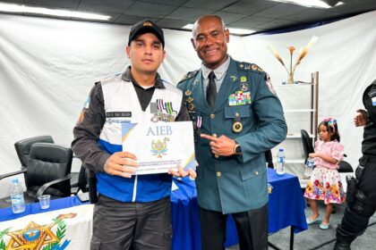 Policial militar do projeto segurança presente é condecorado com 3 medalhas de destaque