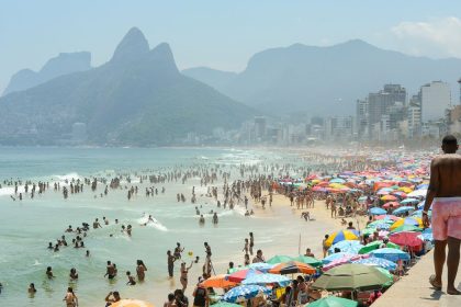 Praias são refúgio de cariocas e turistas contra calor intenso no Rio