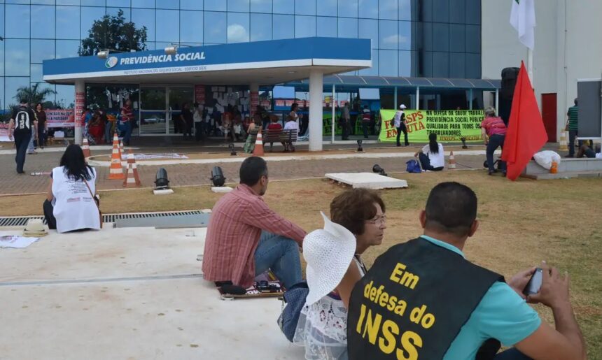 INSS: greve dos servidores leva segurados a usarem serviços digitais