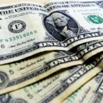 Dólar fecha a R$ 5,76 e atinge maior patamar desde 2021