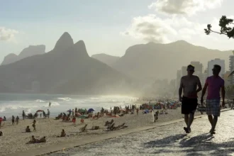 35% da população brasileira pretende viajar neste verão