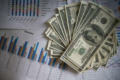 Dólar fecha último pregão em queda, cotado a R$ 6,12