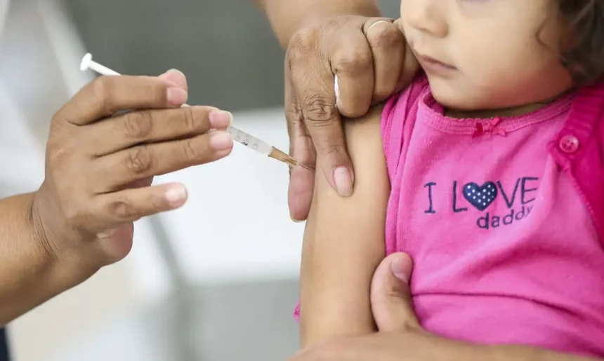 Minas Gerais: Dia D da campanha de multivacinação para crianças e adolescentes neste sábado (23)