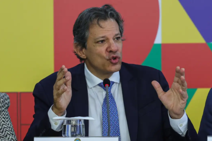 R$ 70 bilhões em dois anos: cortes irão atingir abono salarial, reajuste do mínimo e supersalários
