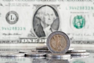 Dólar fecha última sessão em leve alta, cotado a R$ 6,06