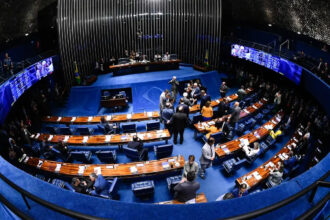 Projeto aumenta pena para desvios para desvio de recursos públicos em educação, saúde e seguridade social