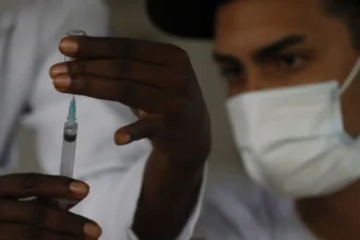 Covid-19: casos e óbitos apresentam queda entre final de fevereiro e início de março
