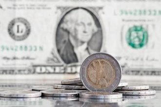 Dólar em alta, cotado a R$ 5,69