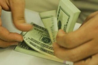 Dólar fecha estável em leve baixa, aos R$ 5,69