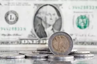 Dólar fecha na menor cotação em oito meses, a R$ 5,58