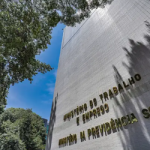 Empresários e deputados pressionam por revogação de portaria que restringe comércio em feriados