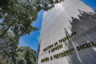 Empresários e deputados pressionam por revogação de portaria que restringe comércio em feriados