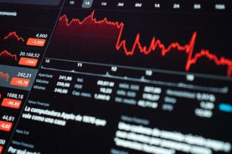 Ibovespa fecha estável, com leve alta de 0,02%