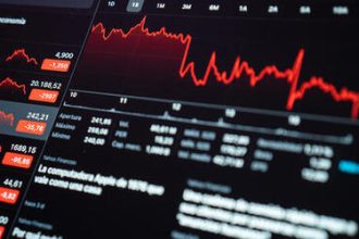 Ibovespa fecha última sessão acima dos 139 mil pontos