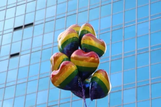 Mais de 60% dos projetos sobre pessoas trans em assembleias visam ampliar direitos
