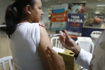 SÃO PAULO (SP): Público prioritário deve procurar unidades de saúde para vacinação contra gripe