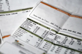Conta de luz mais cara: ANEEL aciona bandeira vermelha 2 para o mês de agosto