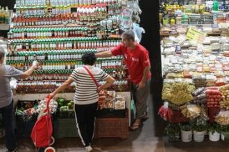 Custo Brasil equivale a 20% do PIB e compromete a competitividade da indústria, aponta CNI