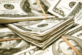 Dólar e euro encerram pregão em alta