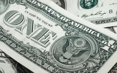 Dólar encerra pregão em alta
