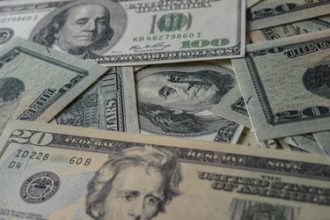 Dólar encerra pregão em alta de 0,19%