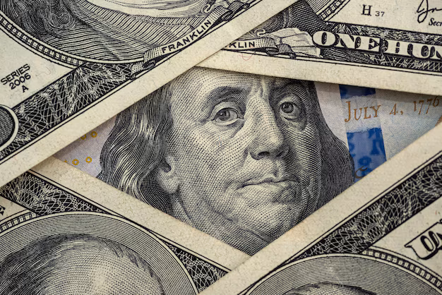Dólar encerra pregão em queda de 0,34%