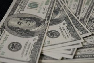 Dólar fecha em alta pela segunda vez seguida