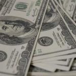Dólar sobe com cautela fiscal e atenção a negociações EUA-China