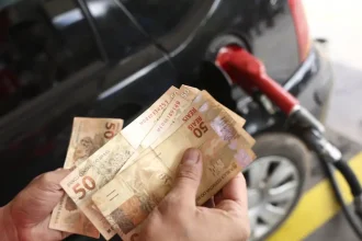 Gasolina, luz e passagens aéreas pressionam inflação em grandes cidades