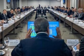 Tarifaço: Indústria organiza missão empresarial aos EUA para discutir possível aplicação das medidas tarifárias