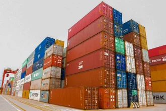 Tarifaço dos EUA sobre produtos brasileiros entra em vigor e pode reduzir preços no mercado interno