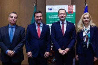 Brasil e União Europeia retomam sistema de habilitação de exportações de carne de aves