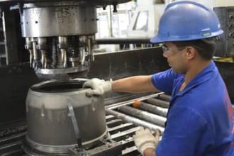 Confiança do empresário industrial sobe em 21 setores, mas cenário de pessimismo ainda prevalece, aponta CNI