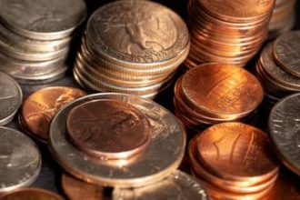 Dólar: moeda encerra última sessão praticamente estável