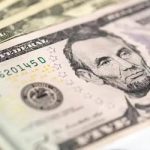 Dólar: moeda encerra o último pregão em alta