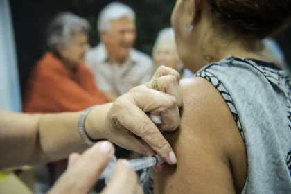 InfoGripe: casos de SRAG por Covid-19 entre idosos aumentam em quatro estados