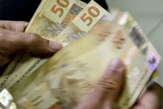 Mais da metade dos brasileiros das classes ABC estão preocupados com futuro financeiro