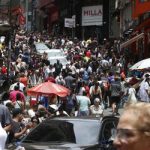 População do Brasil chega a 213,4 milhões em 2025 e muda repasses aos municípios