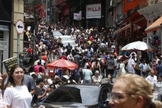 População do Brasil chega a 213,4 milhões em 2025 e muda repasses aos municípios