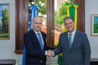 Brasil e Argentina fortalecem cooperação sanitária para o comércio avícola