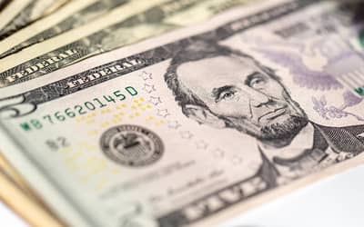 Dólar: moeda fecha o último pregão em alta