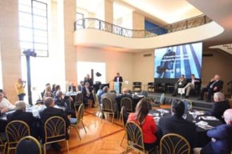 Empresários e parlamentares defendem reformas para destravar o empreendedorismo no país