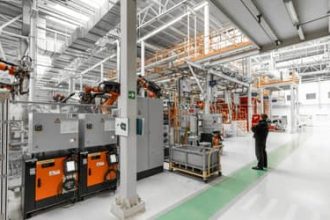 Mais da metade da indústria quer investir em 2026, diz CNI