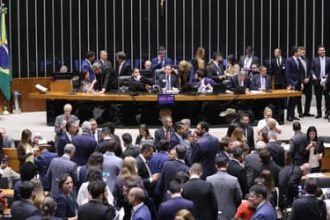 Pequenos empresários pressionam Congresso por reajuste do Simples Nacional