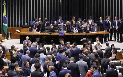 Pequenos empresários pressionam Congresso por reajuste do Simples Nacional
