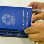 Brasileiros ainda preferem empregos com carteira assinada, aponta CNI