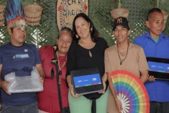 Comunidades indígenas da Amazônia recebem 100 computadores do Ministério das Comunicações