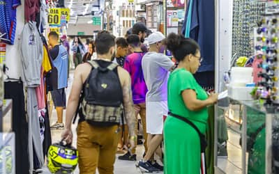 Confiança no comércio cai pelo segundo mês seguido em março, segundo FGV IBRE